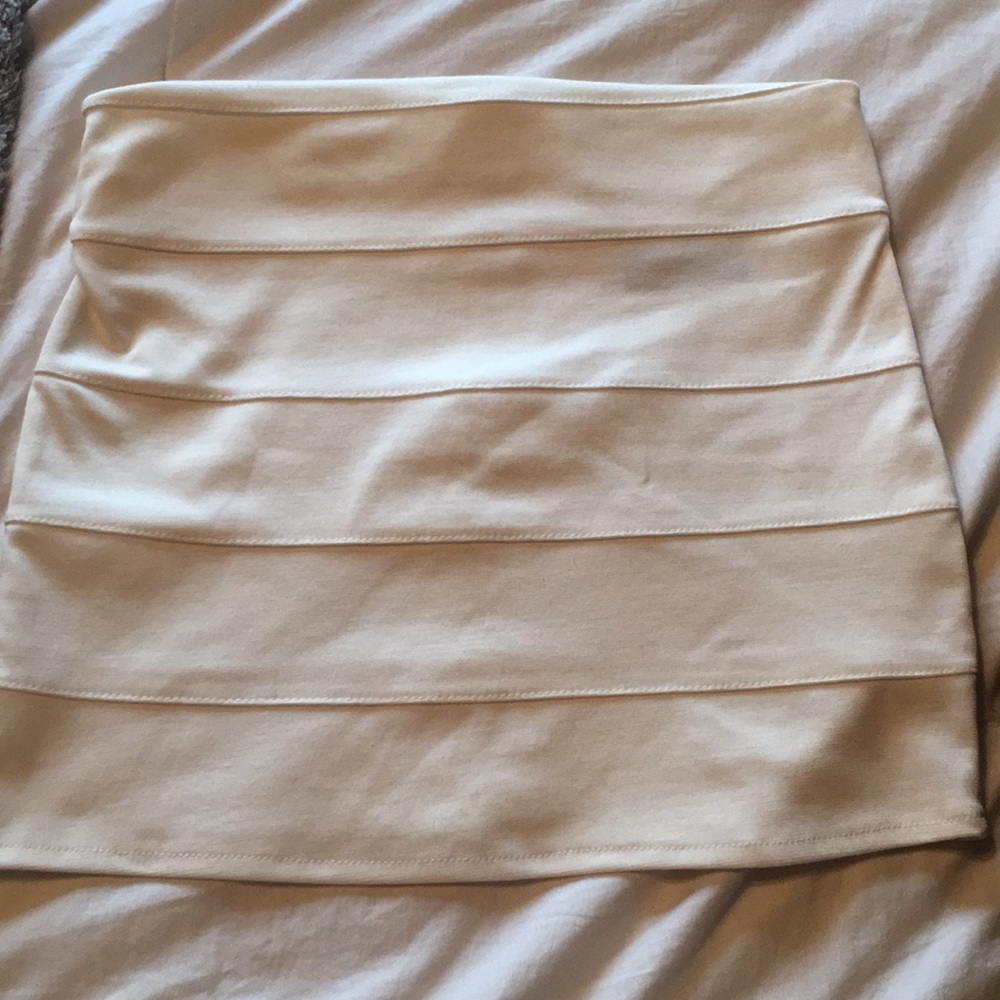 Cream body central mini skirt